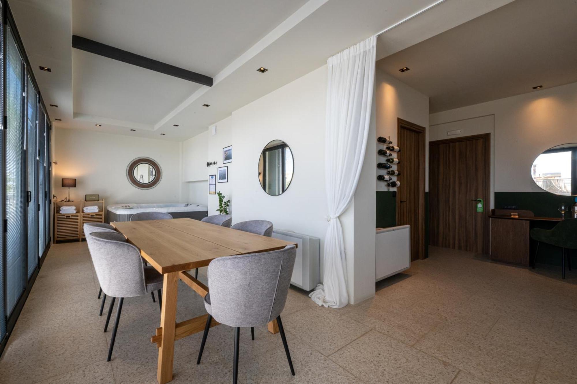 Evripidou 7 - Kalamata Mediterranean Suites Habitación foto